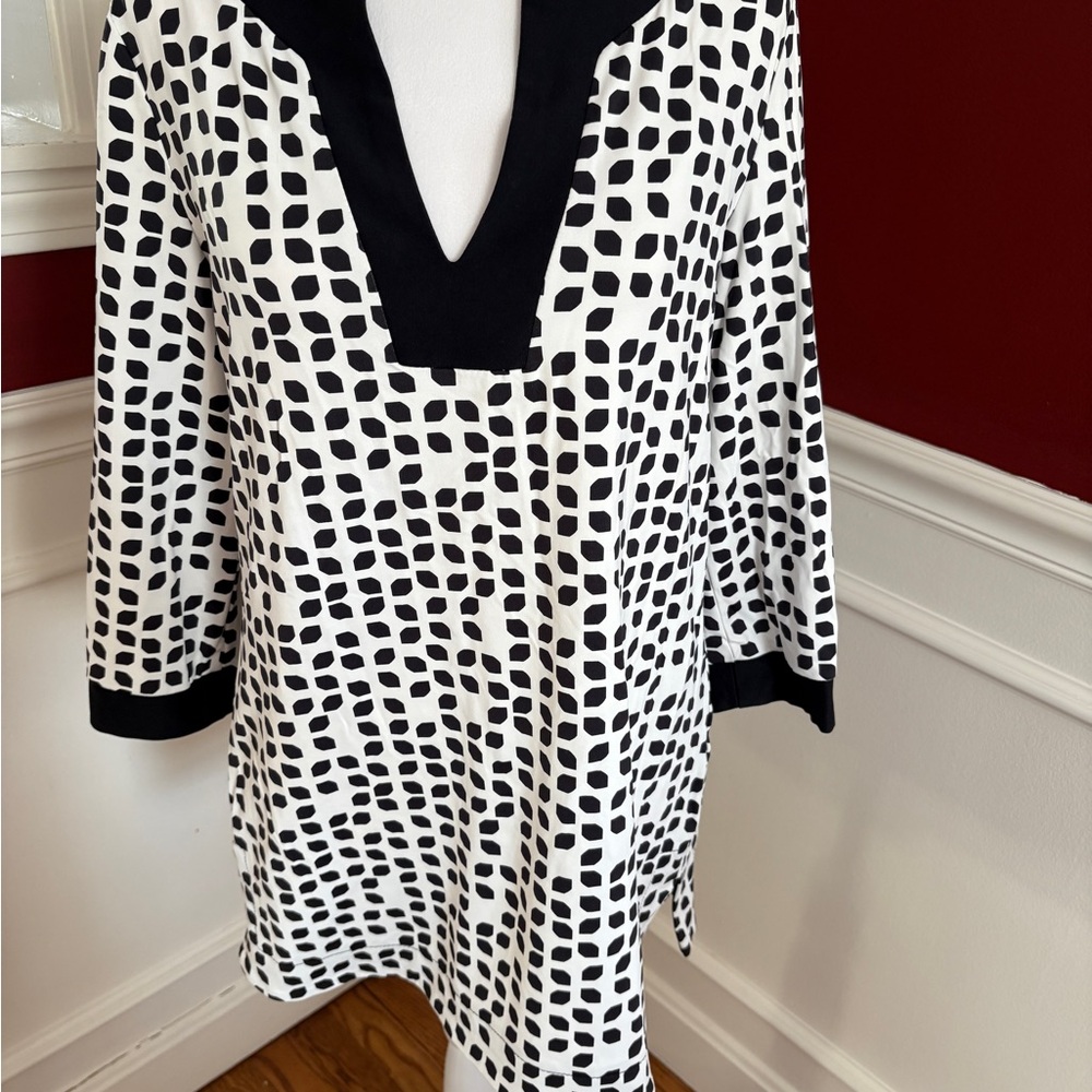 Anne Klein Monochrome Geometric Blouse